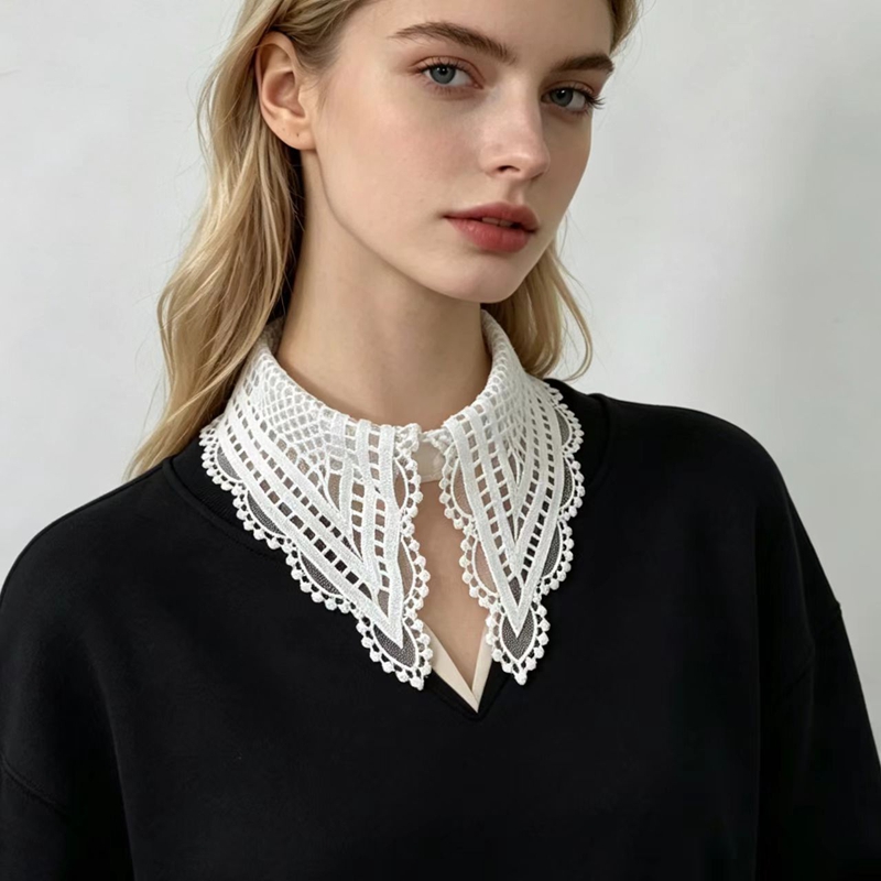 Embroidery - Beyaz Fırfırlı Sahte Yaka Çiçekli Oymalı